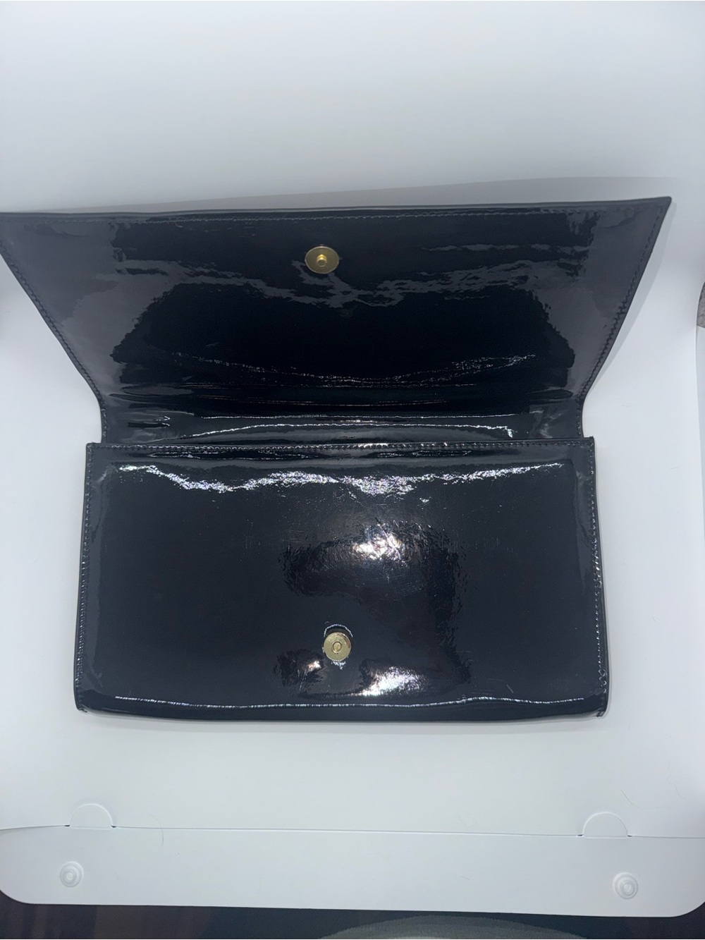 Yves Saint Laurent Black Patent Leather YSL Logo Envelope Clutch Italy - Picture 4 of 12